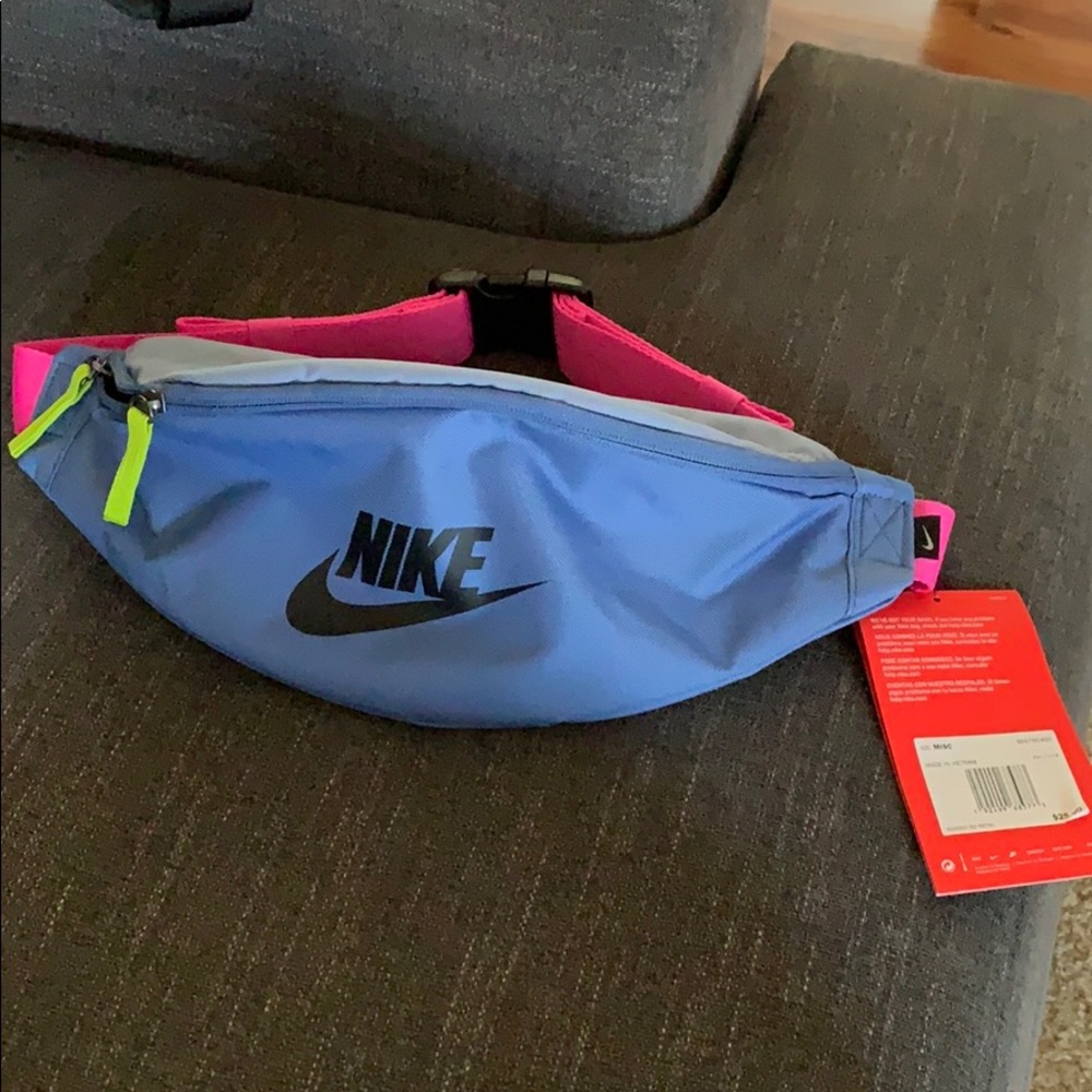 NIKE FANNY PACK